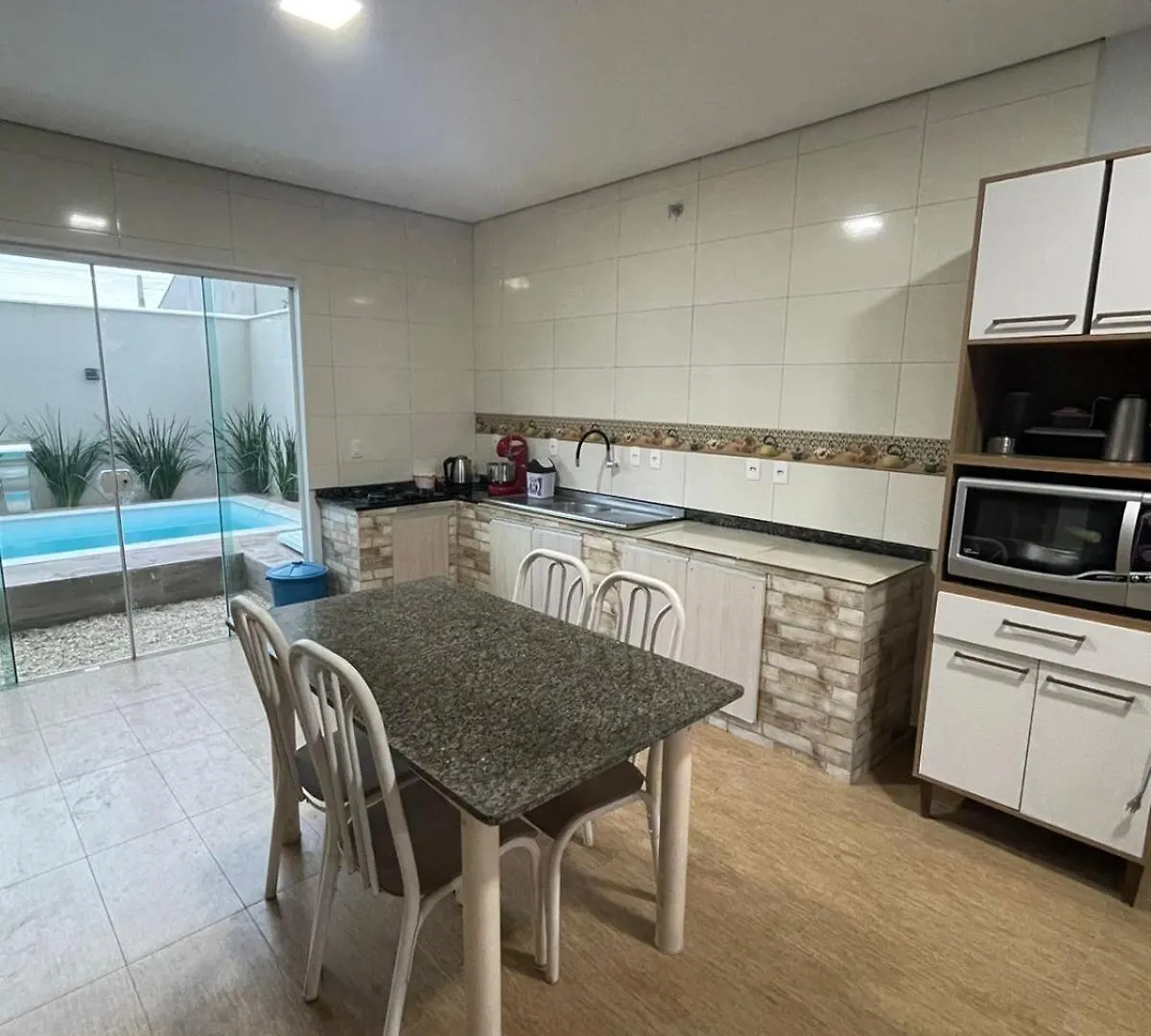 Triplex Com Salao De Festas A 1.3 Km Da Praia Piçarras Brasilien