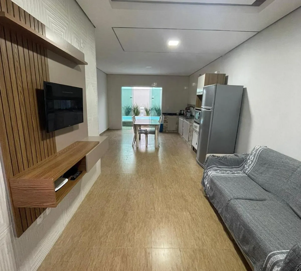 Feriehus Triplex Com Salao De Festas A 1.3 Km Da Praia Piçarras Brasilien