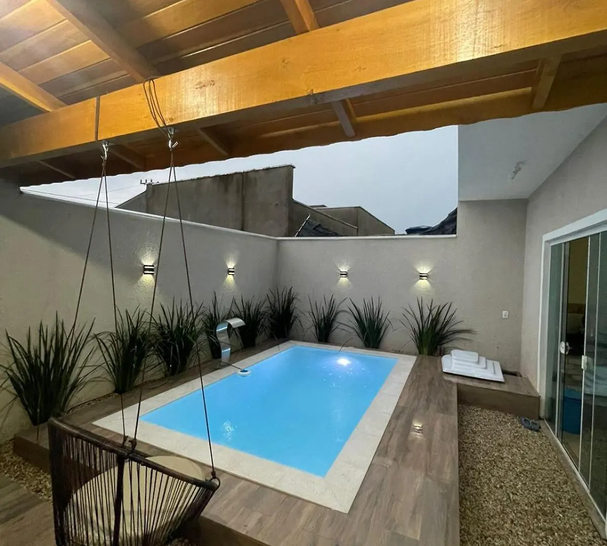 Feriehus Triplex Com Salao De Festas A 1.3 Km Da Praia Piçarras Brasilien
